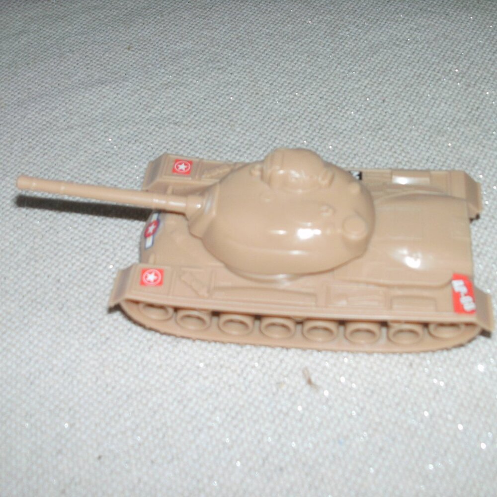 SET of 15 Collectible Toy Plastic Army Tanks each 5" Green Yellow & Tan - Picture 4 of 10